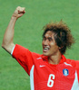 元サッカー韓国代表の柳想鐵（ユ・サンチョル）氏。6月7日死去の発表、49歳。2002年のW杯日韓大会で韓国代表のベスト4入りに貢献。指導者として仁川ユナイテッドFCを率いていた2019年にステージ4の膵臓がんと診断され、数か月後には退任を余儀なくされた（2002年6月4日撮影）。(c)EMMANUEL DUNAND / AFP