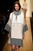 米ニューヨーク市内で発表された「BCBG マックス・アズリア」15/16年秋冬コレクション（2015年2月12日撮影）。(c)AFP/Getty Images/Frazer Harrison