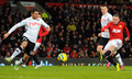 イングランド、FAカップ2012-13（FA Cup 2012-13）は26日、4回戦が行われ、マンチェスター・ユナイテッド（Manchester United）は4-1でフラム（Fulham）を下し、5回戦に進出した。

後半5分にチームの2点目となるシュートを放つマンチェスター・ユナイテッドのウェイン・ルーニー（Wayne Rooney、右、2013年1月26日撮影）。(c)AFP/ANDREW YATES