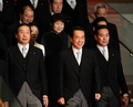 首相官邸で記念撮影に臨む菅改造内閣（2010年9月17日撮影）。(c)AFP/TOSHIFUMI KITAMURA