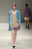 15年春夏「メルセデス・ベンツ ファッション・ウィーク 東京（Mercedes-Benz Fashion Week TOKYO）」で新作を発表したミスター・ジェントルマン（MR.GENTLEMAN）（2014年10月18日撮影）。(c)AFPBB News/JFWO/MBFWT