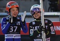 2017-18スキージャンプW杯女子個人第14戦。2本目の飛躍を終え、伊藤有希（左）とともに笑顔を見せる高梨沙羅（2018年3月24日撮影）。(c)AFP PHOTO / CHRISTOF STACHE