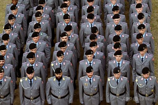 欧州最強軍目指すドイツ、「徴兵くじ引き制」を検討 連立政権内で論争