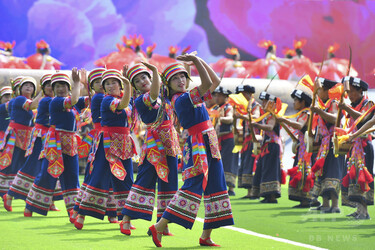 建州60周年祝う 雲南・文山チワン族ミャオ族自治州 写真7枚 国際