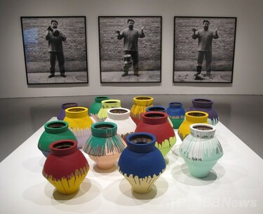 中国で有名な芸術家艾未未(Ai WeiWei)の芸術品——陶器のひまわりの種