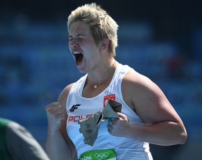 ポーランドのウロダルチュク、世界新で金メダル 女子ハンマー投げ