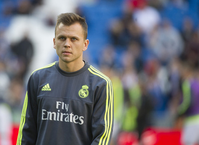 バレンシアが期限付きでチェリシェフ獲得、バルサのモントーヤはベティスへ