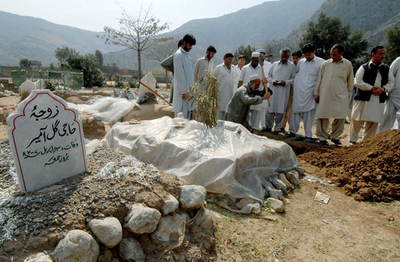 パキスタン北西部で自爆テロ、35人以上死亡