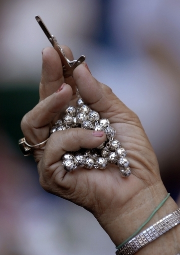 6歳の少女、火事から弟を救う フィリピン