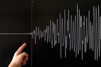 イラン南東部でマグニチュード7.5の地震、隣国でも死傷者