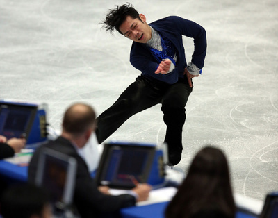 羽生が男子SP首位発進、高橋は4位に 四大陸選手権