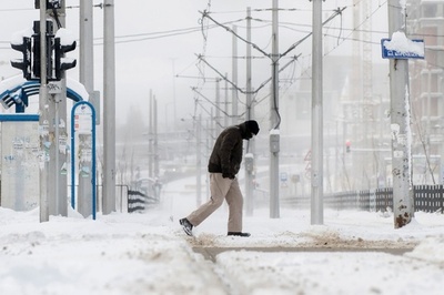 「急行列車を先に通します」に激怒、普通列車の乗客ら線路を占拠