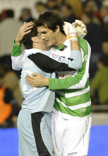 ラシン アウェーでバレンシア破る