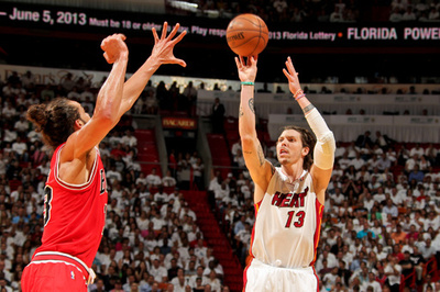 ブルズがヒートとの初戦制す、NBAプレーオフ