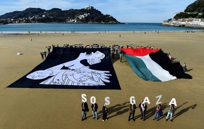 ピカソのゲルニカで惨状訴え、ガザに連帯示す抗議活動 スペイン