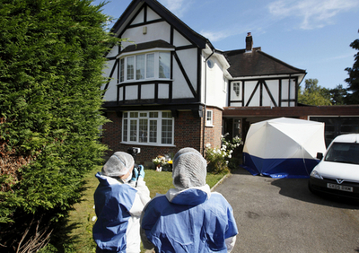 仏アルプスの村の銃撃事件、殺害された英国人の自宅を捜索