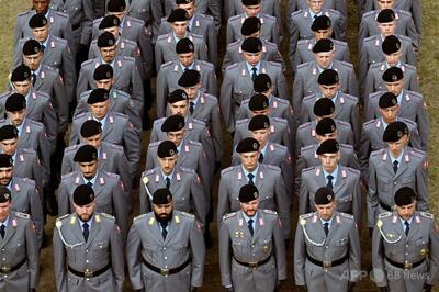 欧州最強軍目指すドイツ、「徴兵くじ引き制」を検討 連立政権内で論争