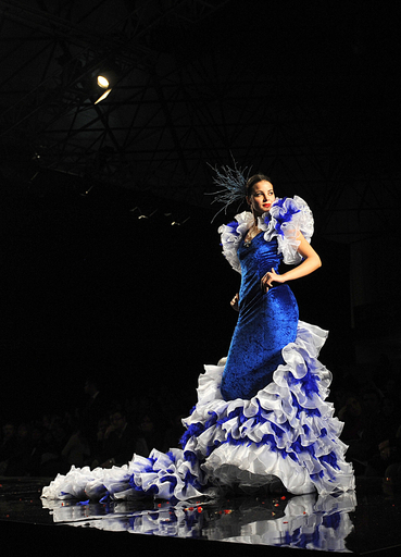 スペインでフラメンコ・ファッション国際展示会、壮麗なクリエーション