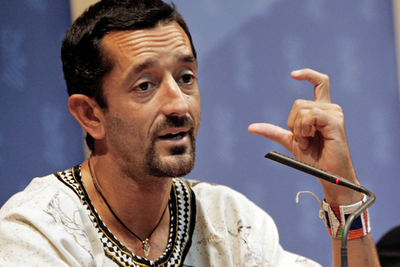 スペインで世界初の両脚移植手術