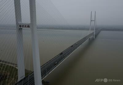 中国当局、重金属の河川流出認める 報道受け