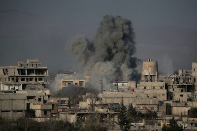 シリア、東グータで地上戦激化 北西部でトルコが政権派を空爆