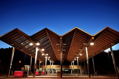 奇妙なガソリンスタンド強盗、飲料代は支払って逃走 スペイン