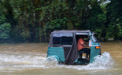 スリランカ中部で地滑り、200人行方不明か 茶農園も被害