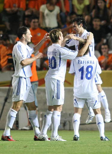 シャルケ アウェーでアポエルFCに先勝