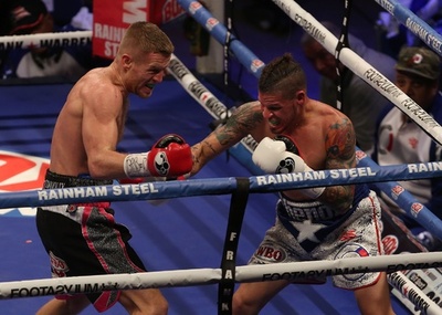 フラナガンが4度目の防衛に成功、同性愛公表のクルスにTKO勝ち