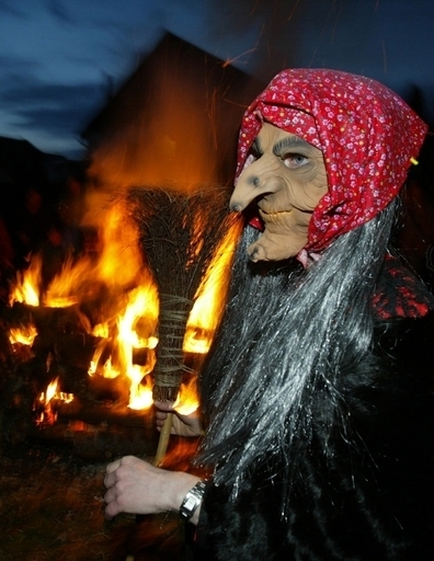 スイス・グラールス州議会、「欧州最後の魔女」に死後恩赦