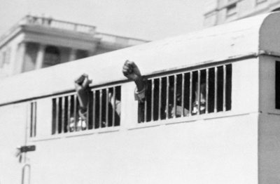 アパルトヘイト時代の南アフリカ、マンデラ氏が「テロリスト」になった日