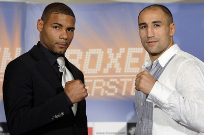 エイブラハムとエルコックが記者会見で顔合わせ