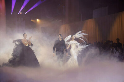 Stephane Rolland、バルセロナ・ブライダル・ナイトを愛の祭典へと変貌