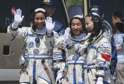 中国の宇宙飛行士15人 砂漠での野外生存訓練終了