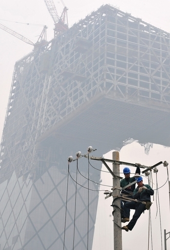 北京市、2か月間の工場操業・土木工事停止へ 五輪大気汚染対策