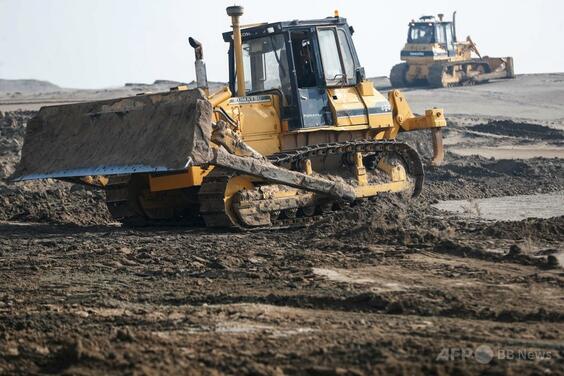 砂嵐頻発のイラク、粘土と植樹で対策強化