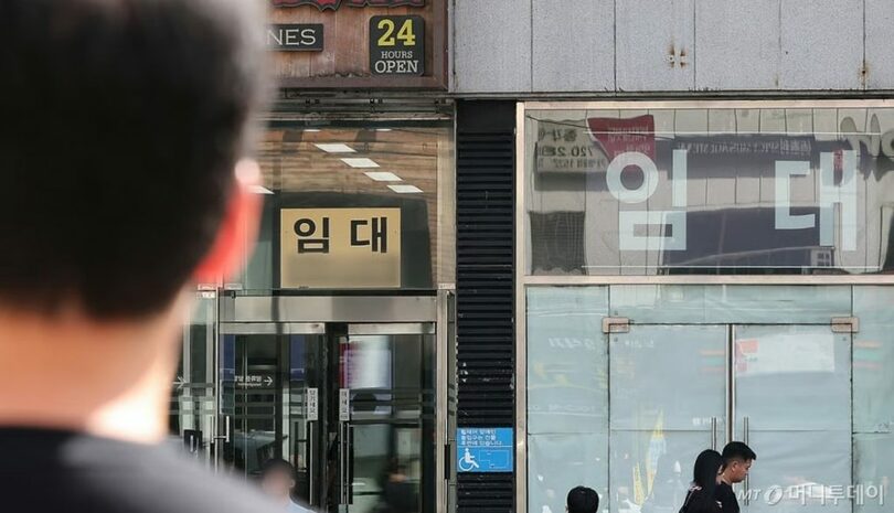 ソウル鍾路区の空き店舗に掲げられた賃貸募集の張り紙(c)news1/MONEYTODAY