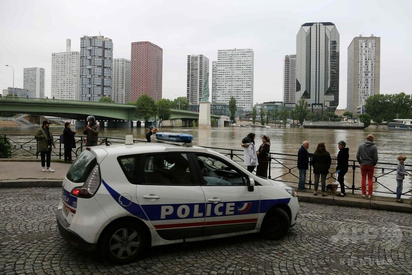 仏ルーブル美術館、セーヌ川氾濫で休館へ 収蔵品を避難