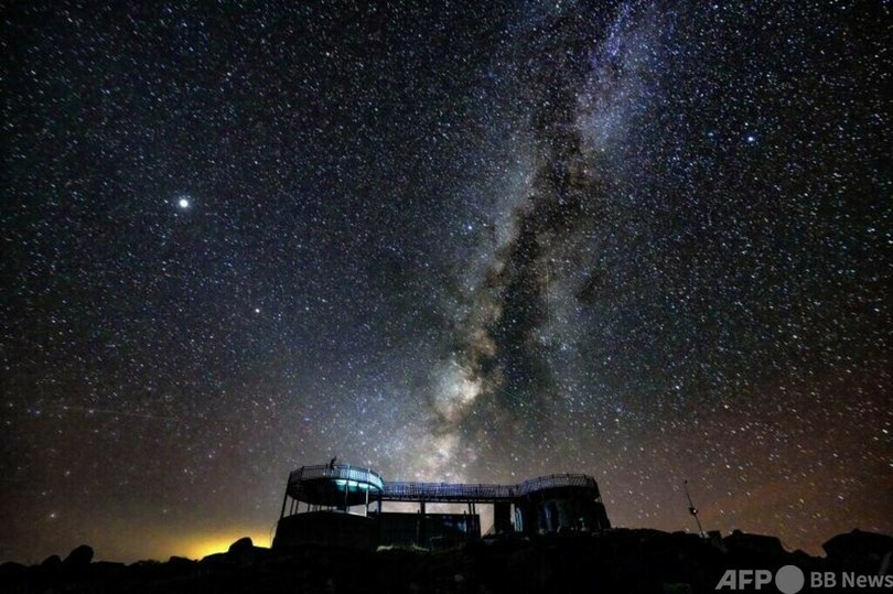 世界最大の高標高宇宙線観測ステーション 正式運用開始