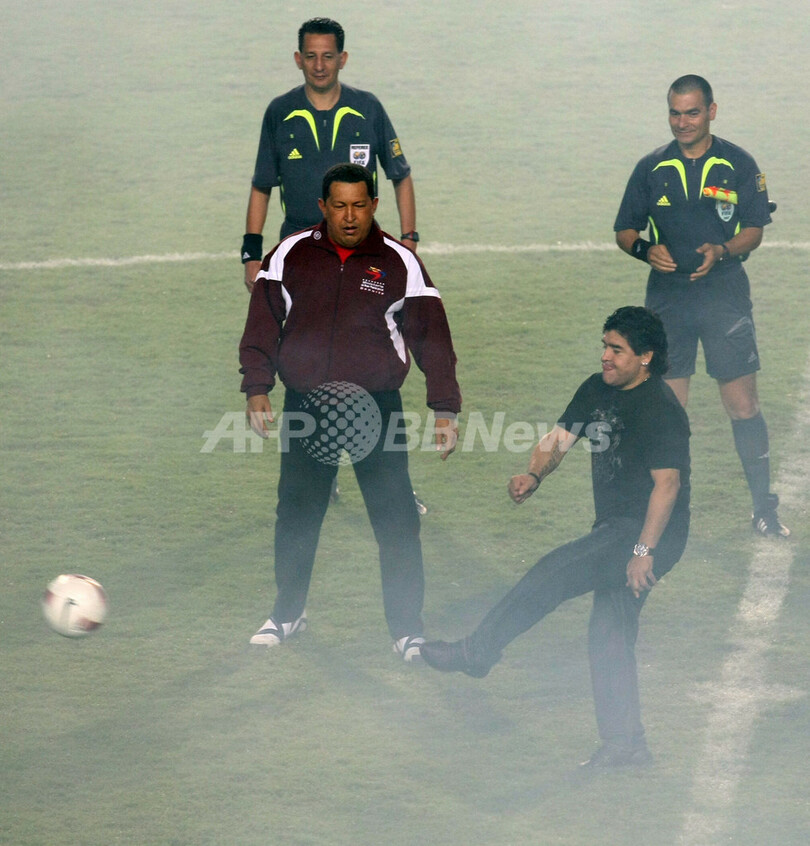 マラドーナ氏 コパ・アメリカで始球式