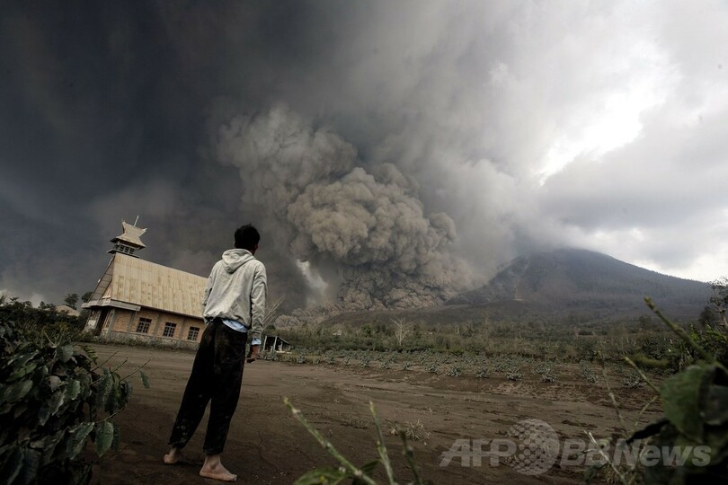 インドネシア・スマトラ島で活火山が噴火、14人死亡