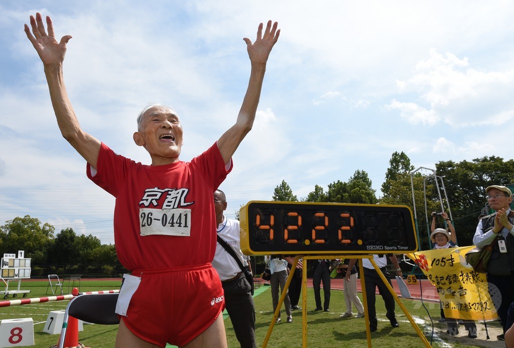 96歳平田繁實さん、世界最高齢で大学卒業 ギネス認定 96歳平田繁實さん、世界最高齢で大学卒業 ギネス認定