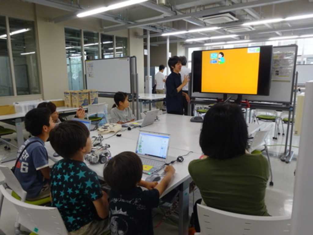 「小学生のためのプログラミング体験講座」開催 「小学生のためのプログラミング体験講座」開催