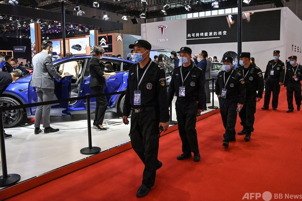 中国で米テスラ批判強まる、上海モーターショー騒動めぐり