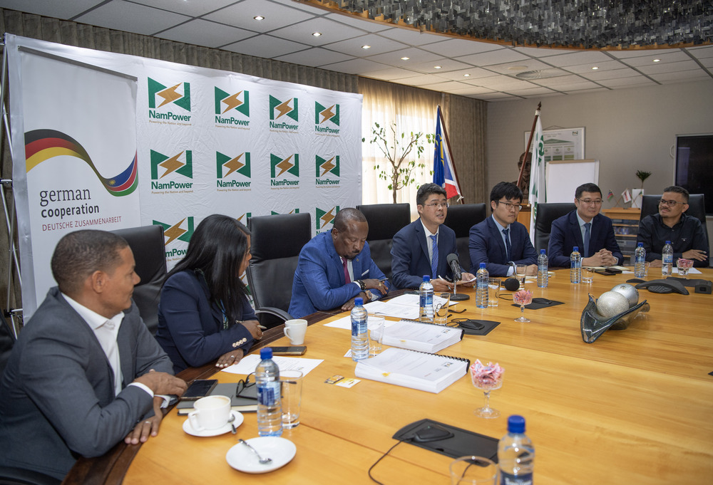 中国企業、ナミビア初の電力貯蔵技術プロジェクト契約を締結 写真1枚 国際ニュース：AFPBB News