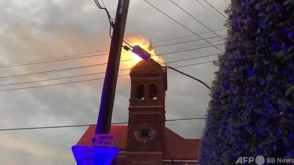 動画：歴史ある教会の鐘塔に落雷、一部損傷 豪シドニー