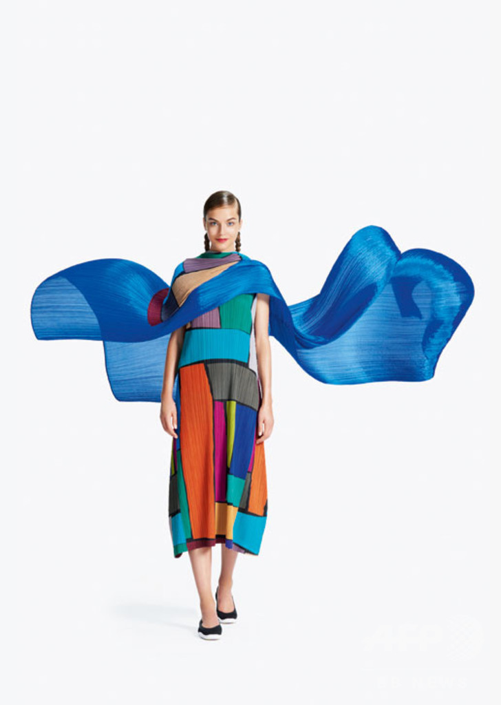 「プリーツ プリーズ イッセイ ミヤケ」春夏コレクション、1月9日発売