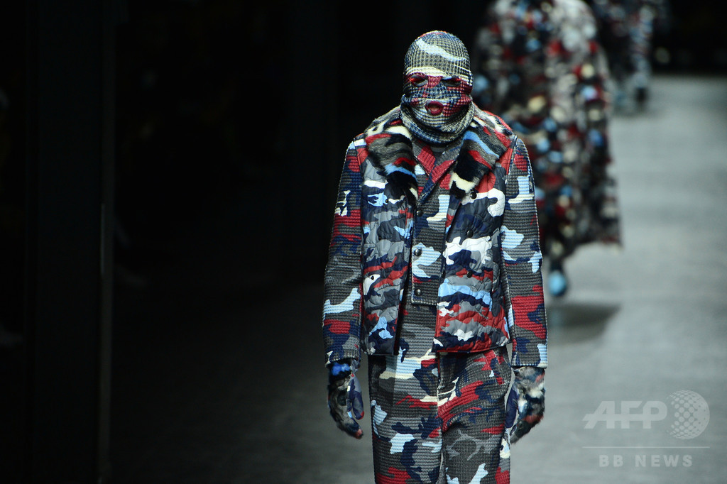 「モンクレール ガム・ブルー」16/17年秋冬メンズ