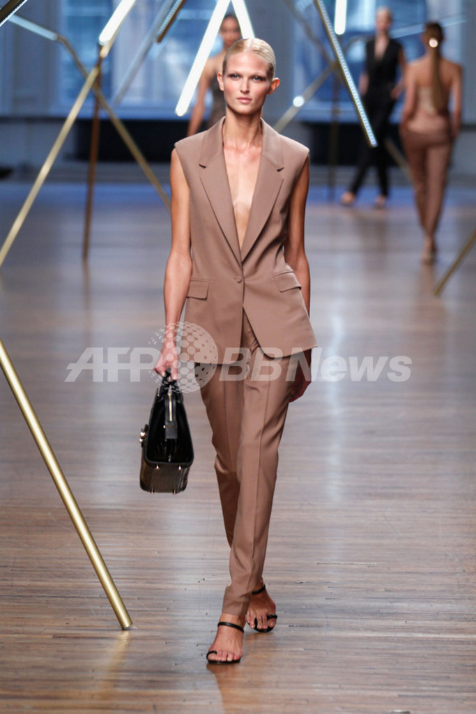 ＜14年春夏NYコレクション＞ジェイソン ウー