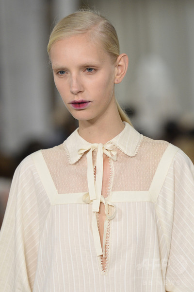 「ヴェロニク・ブランキーノ」17年春夏